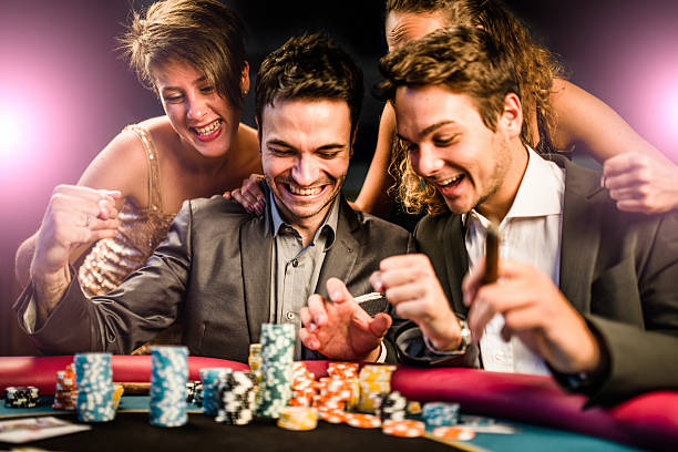 lunas333 app running on Android and iOS devices showing live casino interface